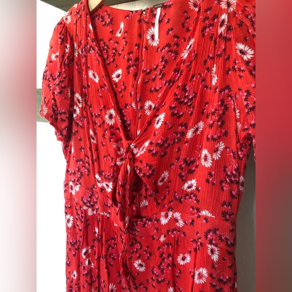 FREE PEOPLE|Vibrant red floral romper dress, mini dress•••peakaboo cutout detail - Picture 4 of 14
